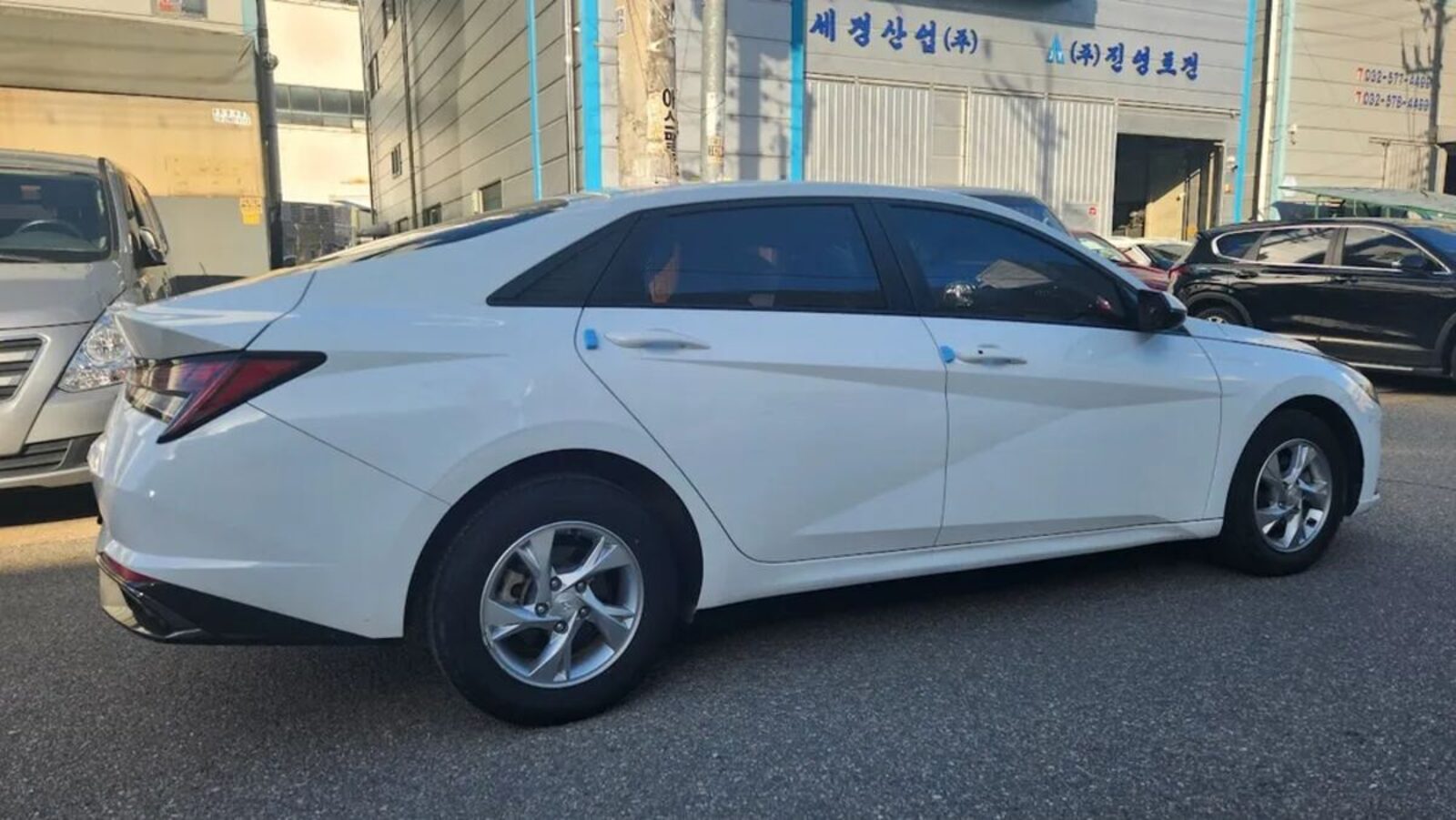 사회초년생 장기렌트 SUV 차량 쇼룸 사진